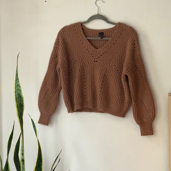 Boxy cropped knit sweater - Picture 1 of 5